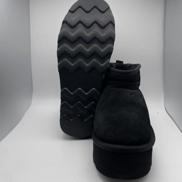 CUSHIONAIRE Women's COZY Genuine Suede pull on platform boot BLACK 7.5W - Picture 5 of 6